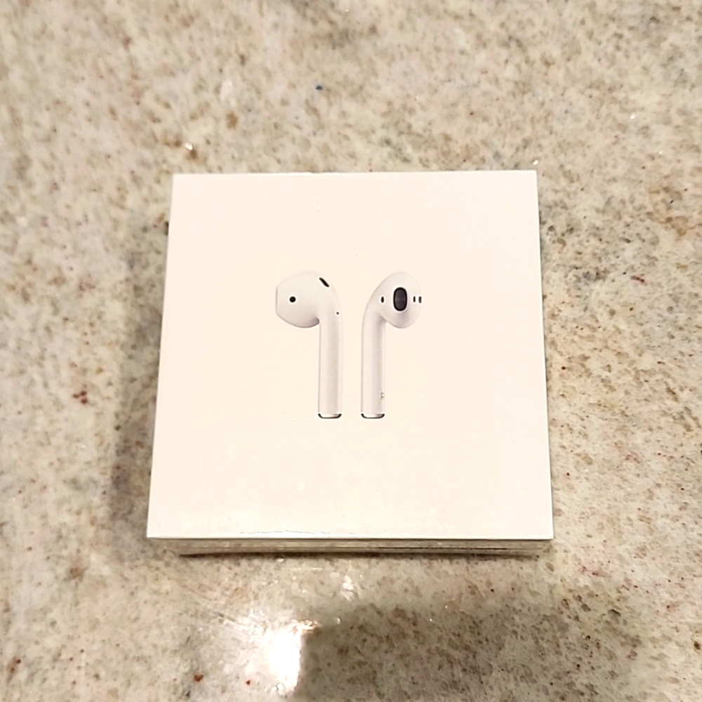 Apple Airpods with charging case